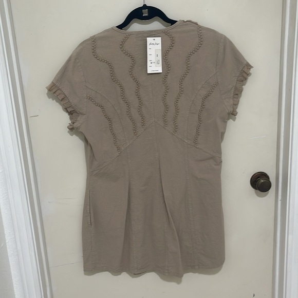 1x Gretty Zueger button up top - Picture 6 of 7